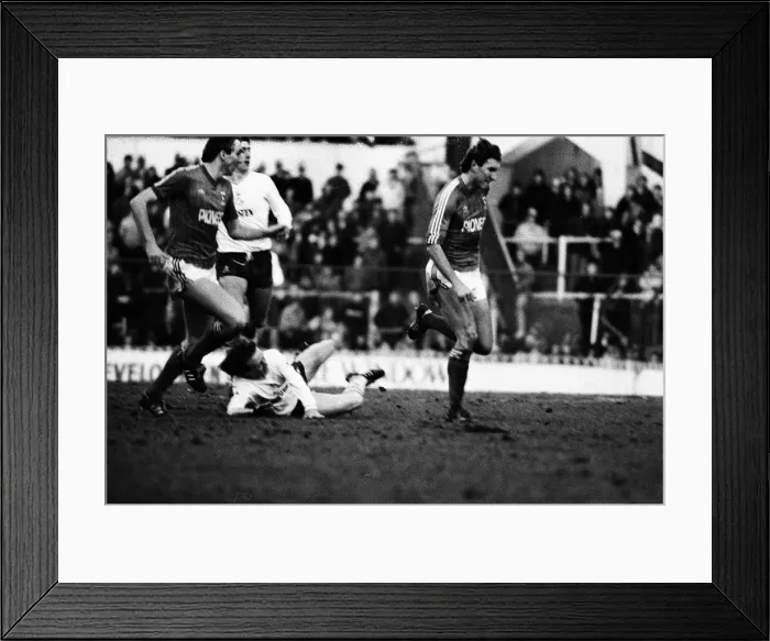 Framed Print : Tottenham Hotspur v Ipswich Town league match at White Hart Lane January 1984 Framed Print : Tottenham Hotspur v Ipswich Town league match at White Hart Lane January 1984