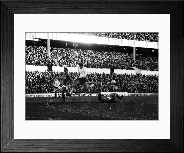 Framed Print : Tottenham Hotspur v Ipswich Town league match at White Hart Lane January 1984 Framed Print : Tottenham Hotspur v Ipswich Town league match at White Hart Lane January 1984