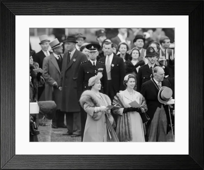 Framed Print : HRH Queen Elizabeth II with the Queen Mother at the 1954 Derby Framed Print : HRH Queen Elizabeth II with the Queen Mother at the 1954 Derby