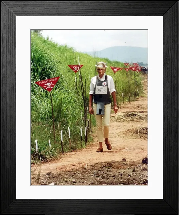 Framed Print : Diana, Princess of Wales four day visit to Angola, the former Portuguese colony torn