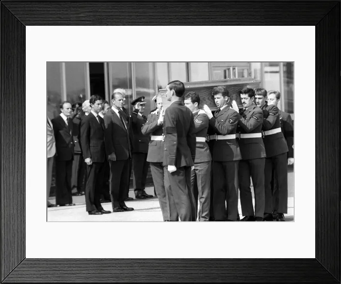 Framed Print : Earl Mountbatten Funeral, Sep 1979 The coffin being carried watched by Prince Framed Print : Earl Mountbatten Funeral, Sep 1979 The coffin being carried watched by Prince