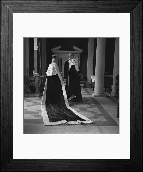 Framed Print : The Duke and Duchess of Bedford pictured in 1962 Framed Print : The Duke and Duchess of Bedford pictured in 1962