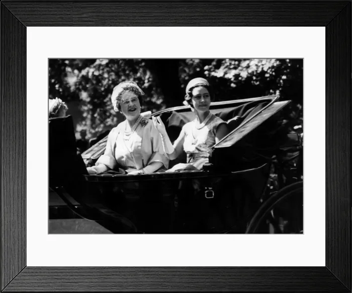 Framed Print : Queen Elizabeth (now Queen Mother) and Princess Margaret at Trooping the colour