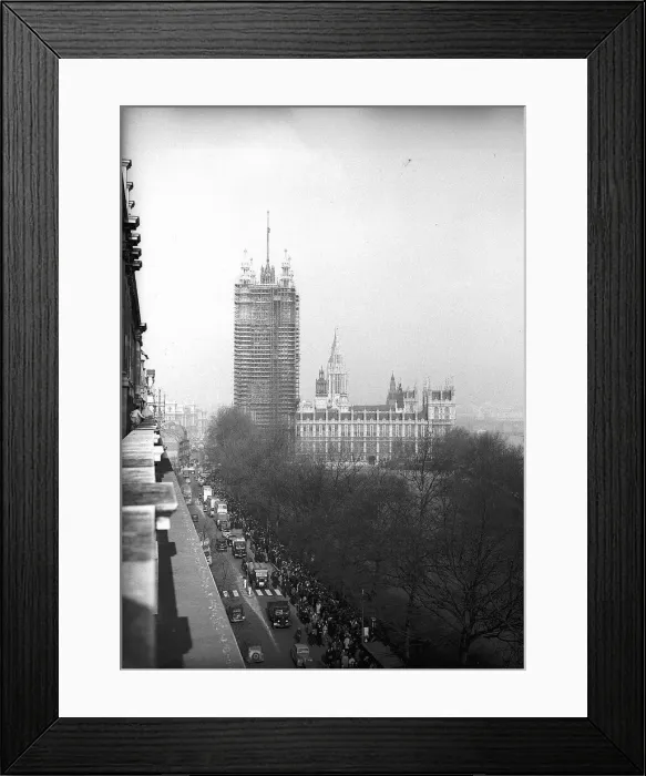 Framed Print : Queues along the Embankment wait to see the Kings body 1952 laying in state Framed Print : Queues along the Embankment wait to see the Kings body 1952 laying in state