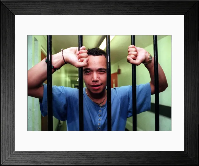 Framed Print : Finley Quaye singer Greenock Prison March 1998 played for prisoners inmates Framed Print : Finley Quaye singer Greenock Prison March 1998 played for prisoners inmates