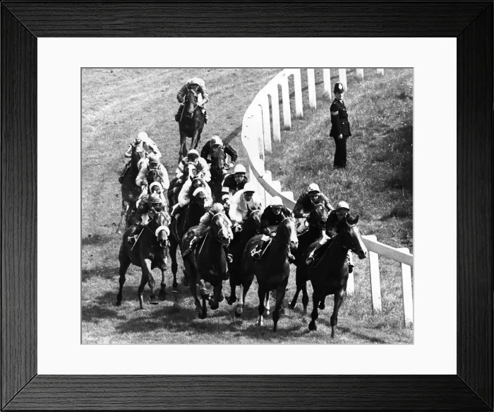 Framed Print : Lester Piggott (hooped sleeves) on Sir Ivor at Tattenham Corner the eventual Derby Winner