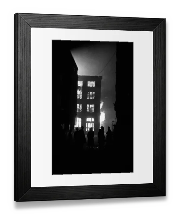 Framed Print : The second great fire of London following a heavy German air raid on Sunday 29th December Framed Print : The second great fire of London following a heavy German air raid on Sunday 29th December