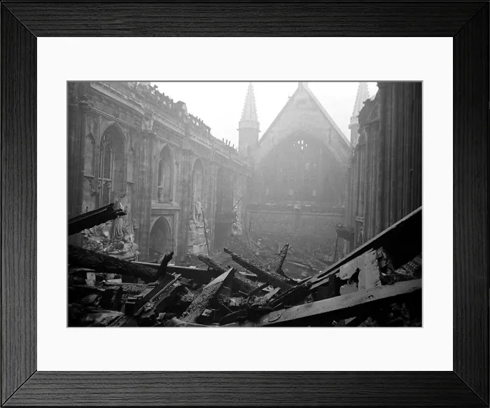 Framed Print : Scenes at the Guildhall during the big H. E Fire Blitz on London December 1940 Framed Print : Scenes at the Guildhall during the big H. E Fire Blitz on London December 1940