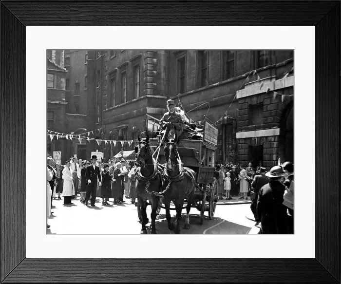 Framed Print : A horse and carriage moves through the crowds at Barts Fair circa 1938