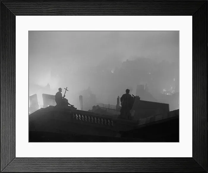 Framed Print : The Great Fire of London December 29th 1940 from the dome of St Pauls Cathedral
