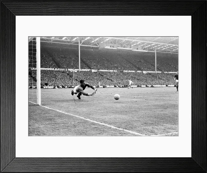 Framed Print : Leicester City 1-3 Manchester United 1963 FA Cup Final 25 / 5 / 1963 Framed Print : Leicester City 1-3 Manchester United 1963 FA Cup Final 25 / 5 / 1963