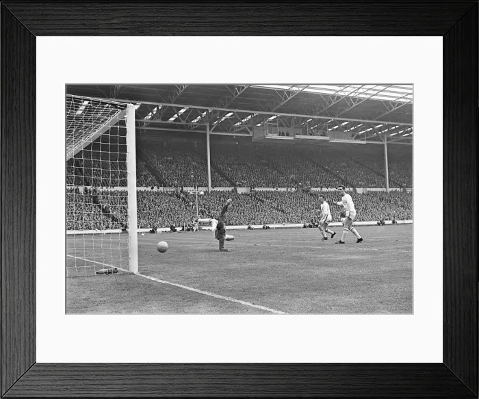Framed Print : Leicester City 1-3 Manchester United 1963 FA Cup Final 25 / 5 / 1963 Framed Print : Leicester City 1-3 Manchester United 1963 FA Cup Final 25 / 5 / 1963