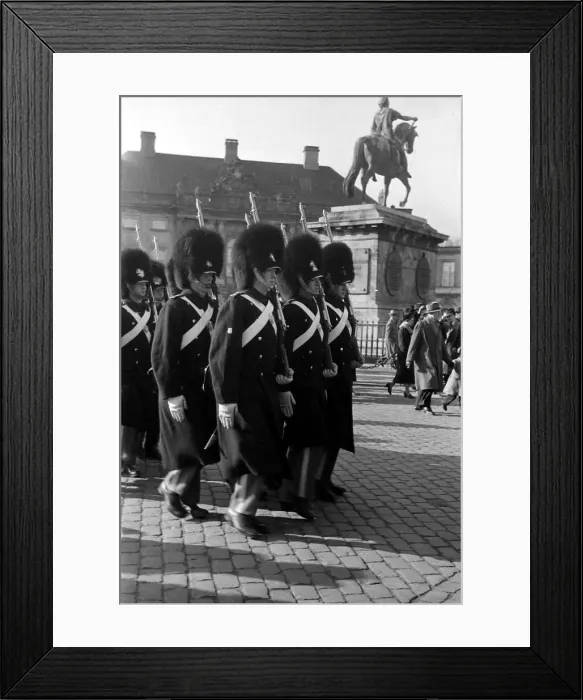 Framed Print : Soldiers march to the Royal Palace in Copenhagen, Denmark December 1946 Framed Print : Soldiers march to the Royal Palace in Copenhagen, Denmark December 1946