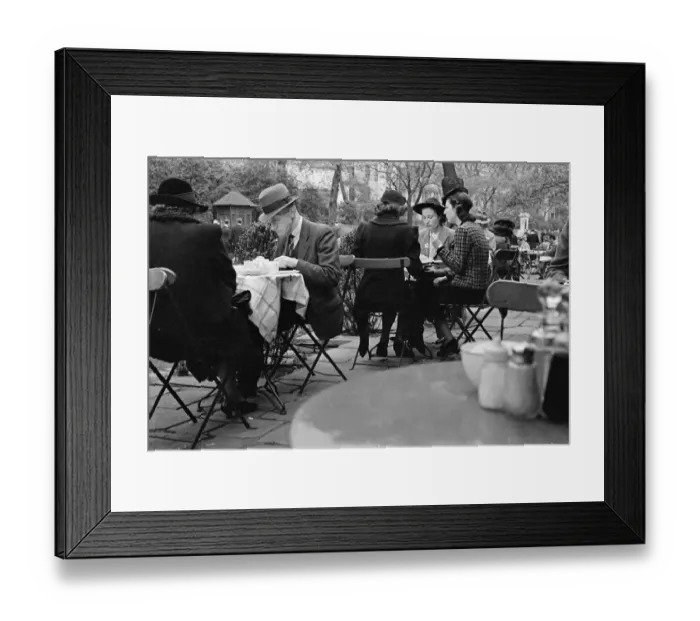 Framed Print : The Refreshments Cafe in Victoria Gardens Charing Cross Circa 1939