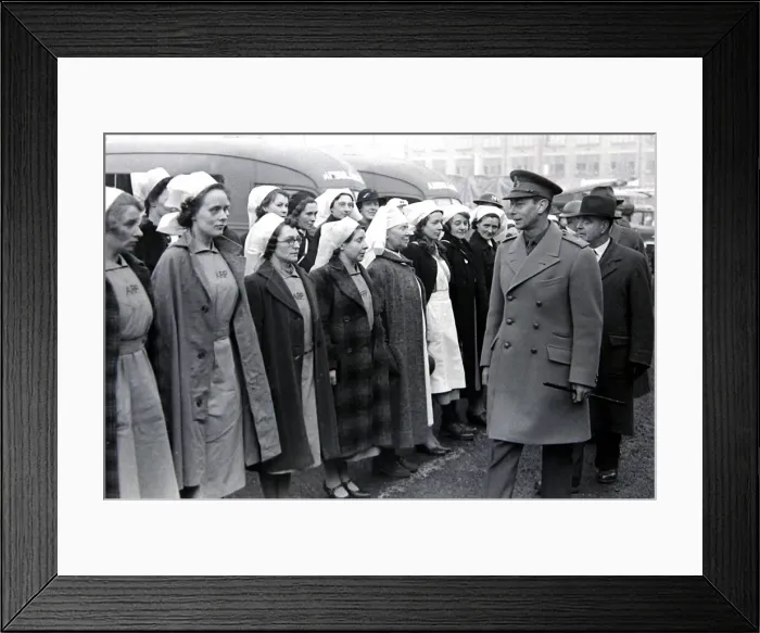 Framed Print : King George VI visits Birmingham to survey the bomb damage after a bombing raid in world Framed Print : King George VI visits Birmingham to survey the bomb damage after a bombing raid in world