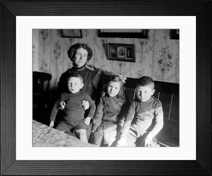 Framed Print : Mrs Evans widow of P. O. Edgar Evans with her children circa 1913