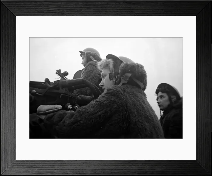 Framed Print : ATS women on searchlight Battery during the second World War January 1943 Framed Print : ATS women on searchlight Battery during the second World War January 1943