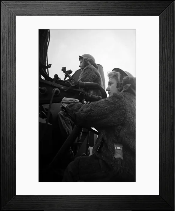 Framed Print : ATS women on searchlight Battery during the second World War January 1943 Framed Print : ATS women on searchlight Battery during the second World War January 1943