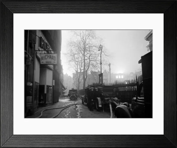 Framed Print : Firemen in the church yard of St Pauls Cathedral The Great Fire of London
