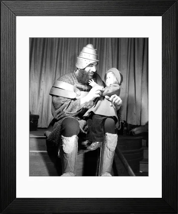 Framed Print : Walter Talun Goliath'in film David of Bathsheba Framed Print : Walter Talun Goliath'in film David of Bathsheba