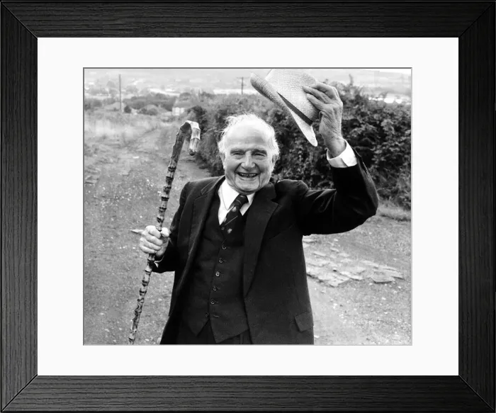 Framed Print : Old People - John Evans at the great age of 107 at his home Framed Print : Old People - John Evans at the great age of 107 at his home