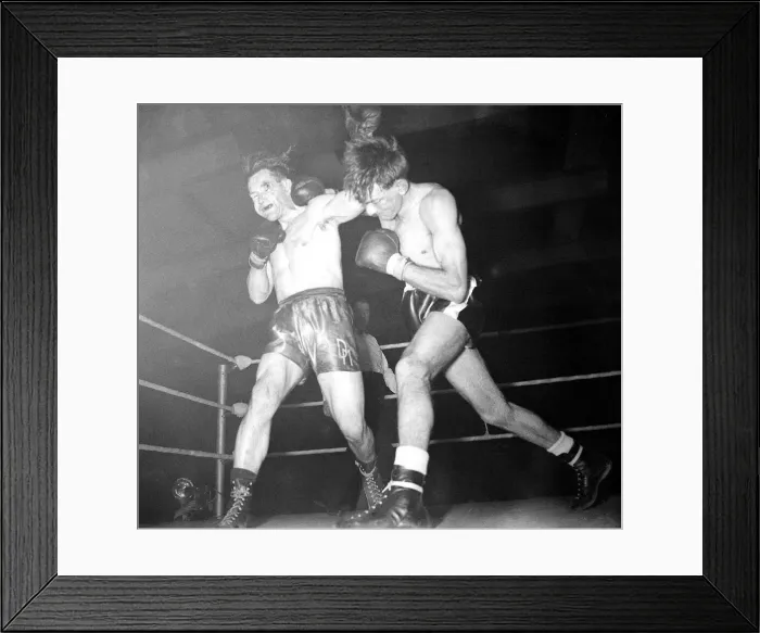 Framed Print : Boxing -Duggie Du Preez v Danny Malloy November 1951 Framed Print : Boxing -Duggie Du Preez v Danny Malloy November 1951