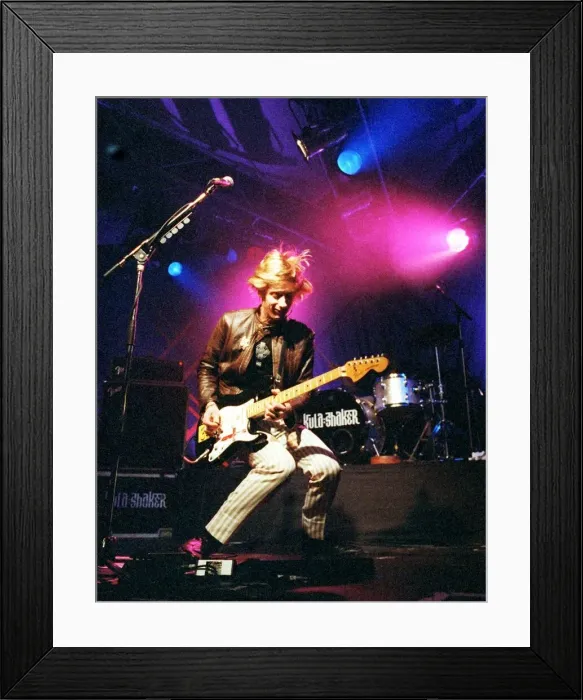 Framed Print : Crispin Mills of the band Kula Shaker performing at the Barrowlands 1997 Framed Print : Crispin Mills of the band Kula Shaker performing at the Barrowlands 1997