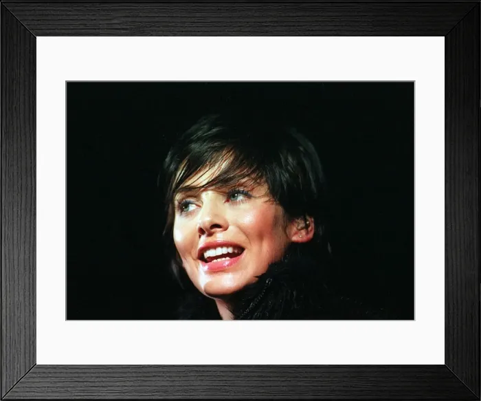 Framed Print : Natalie Imbruglia at Glasgow Barrowlands November 1998 Framed Print : Natalie Imbruglia at Glasgow Barrowlands November 1998
