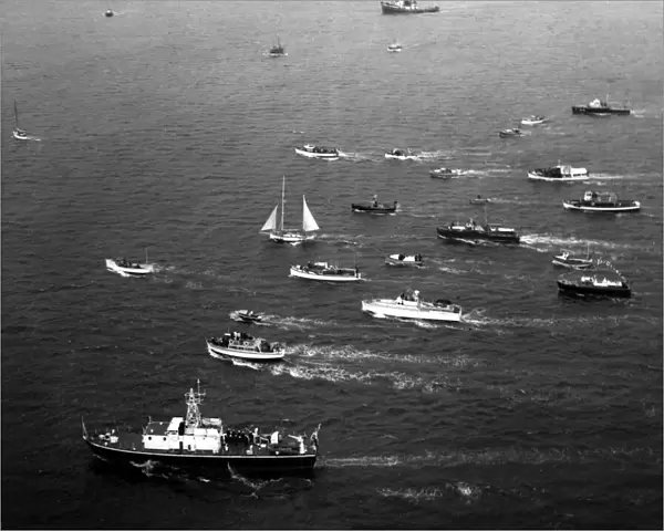 Sailing April 1969 the finish of the 1968-1969 Golden Globe round the world race showing