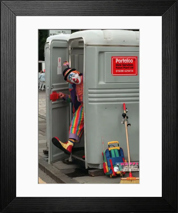 Framed Print : Happi the clown (Ronald Williams) at Edinburgh Festival Cavalcade August 1999 in portaloo