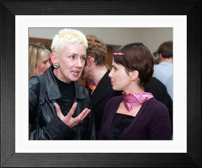 Framed Print : Muriel Gray talking to Sadie Frost at Glasgow Hilton Hotel February 1998