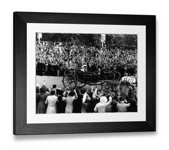 Framed Print : Queen Elizabeth I1 and Prince Philip June 1977 on their way back from St Pauls Framed Print : Queen Elizabeth I1 and Prince Philip June 1977 on their way back from St Pauls