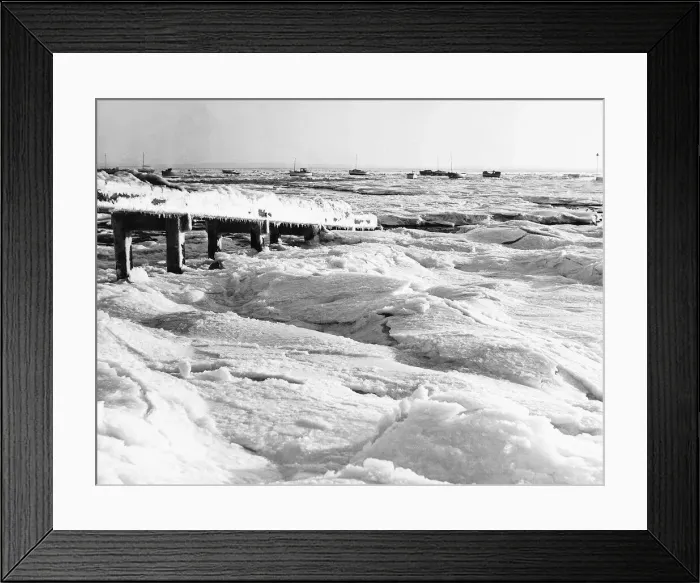 Framed Print : Southend on Sea where eight miles of foreshore were covered with ice during the great Framed Print : Southend on Sea where eight miles of foreshore were covered with ice during the great