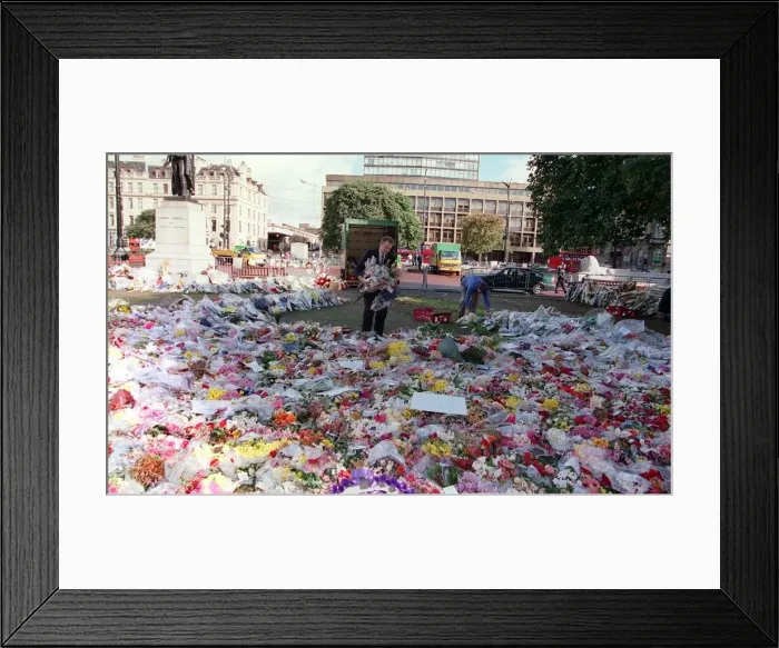 Framed Print : Princess Diana Death 31 August 1997 Flowers being removed from George Square Glasgow Framed Print : Princess Diana Death 31 August 1997 Flowers being removed from George Square Glasgow