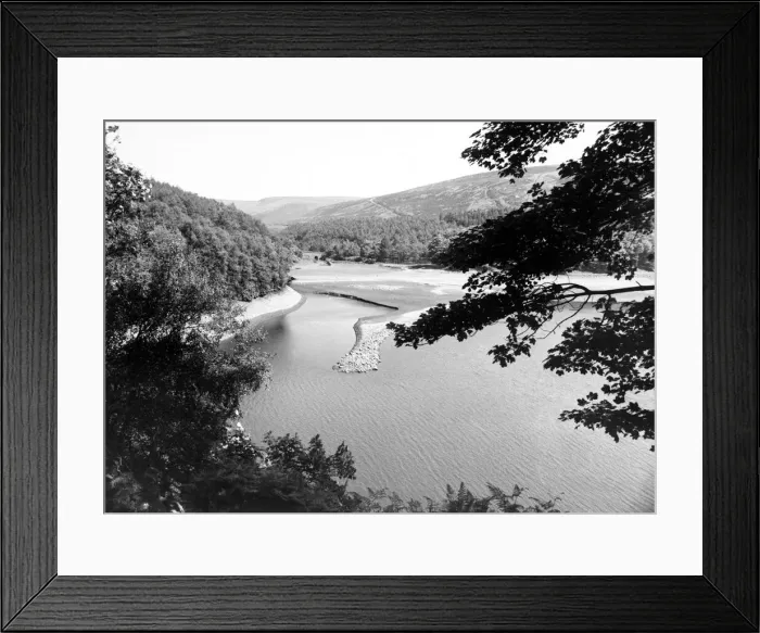 Framed Print : Derwent reservoir near Sheffield, showing the low water level due to the continuing