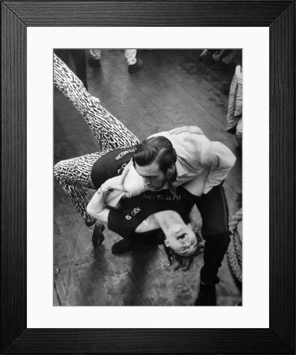 Framed Print : Daffodil Jazz trip to Margate Peter Hunter and Delphine Colyer dancing on upper Framed Print : Daffodil Jazz trip to Margate Peter Hunter and Delphine Colyer dancing on upper