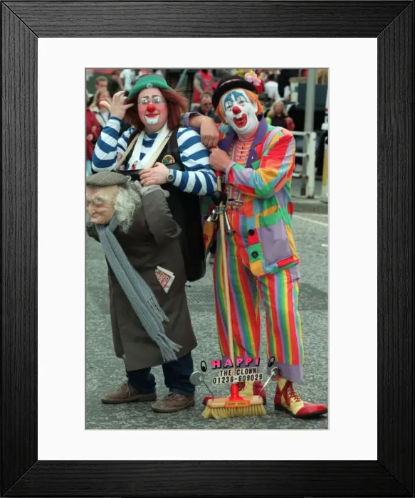 Framed Print : Happi the clown (Ronald Williams) at Edinburgh Festival Cavalcade August 1999 Framed Print : Happi the clown (Ronald Williams) at Edinburgh Festival Cavalcade August 1999