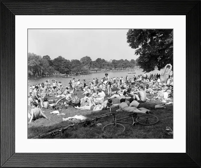 Framed Print : Weather Hot May 1952 London Serpentine Lido A©Mirrorpix