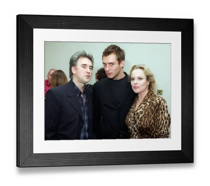 Framed Print : Dennis Lawson, Jude Law and Sheila Gish at the Glasgow Hilton Hotel February 1998