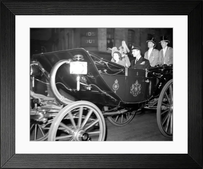 Framed Print : Royal Wedding November 1947 Princess Elizabeth and the Duke of Edinburgh
