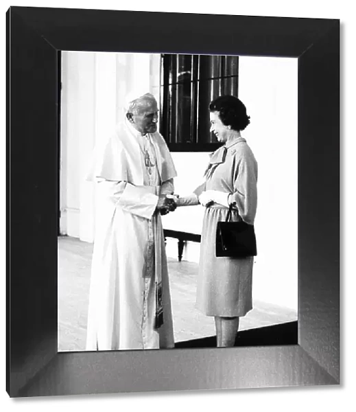 Pope John Paul II holds hand of Queen Elizabeth II 1982