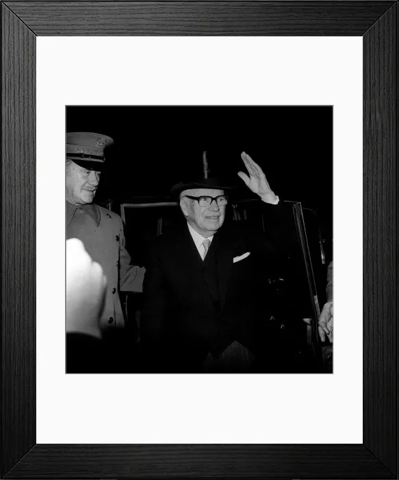Framed Print : Charlie Chaplin waves after receiving his knighthood 1975 Framed Print : Charlie Chaplin waves after receiving his knighthood 1975