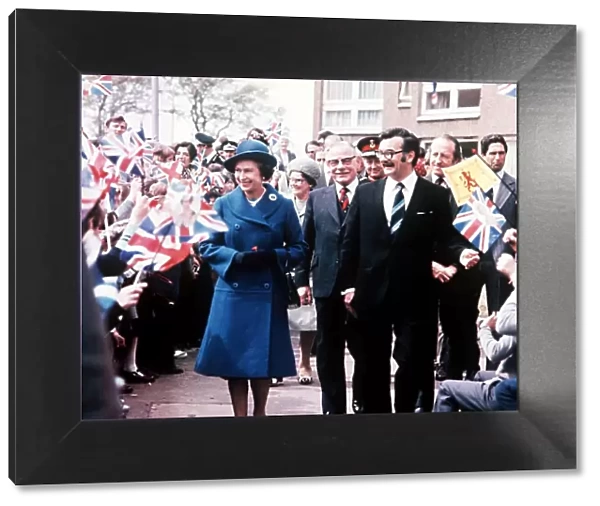 Silver Jubilee Tour of Scotland at Glasgow May 1977 Queen Elizabeth goes walkabout