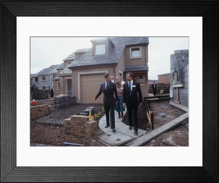 Framed Print : Prince Charles on a building site with new houses on a visit to Scotland Framed Print : Prince Charles on a building site with new houses on a visit to Scotland