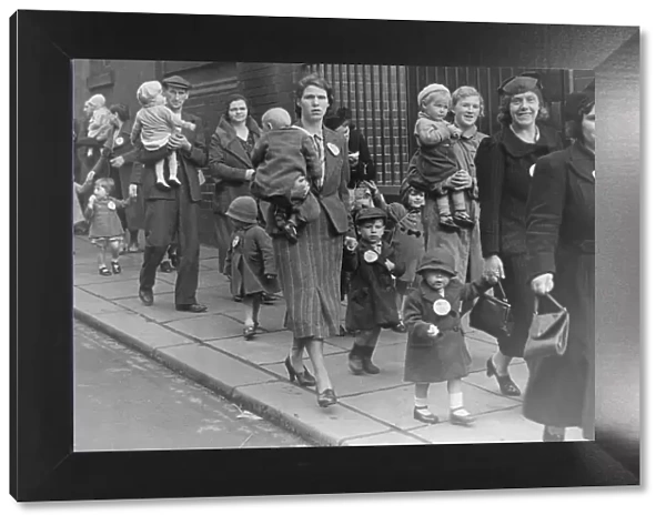 World War Two - Evacuation of children Children with their mothers on their way to