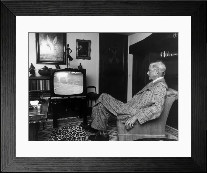 Framed Print : The Duke of Windsor watching the 1966 World Cup Final at his home Framed Print : The Duke of Windsor watching the 1966 World Cup Final at his home