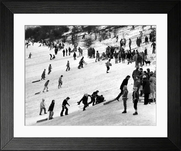Framed Print : Snow in Birmingham, children playing. Circa 1965 Framed Print : Snow in Birmingham, children playing. Circa 1965