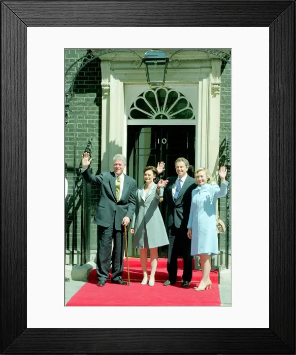 Framed Print : Bill and Hilary Clinton visit Tony and Cherie Blair at 10 Downing Street Framed Print : Bill and Hilary Clinton visit Tony and Cherie Blair at 10 Downing Street