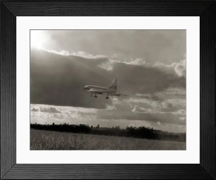 Framed Print : Concorde Aircraft - August 1970 Concorde comes into land with its new Rolls Royce Framed Print : Concorde Aircraft - August 1970 Concorde comes into land with its new Rolls Royce