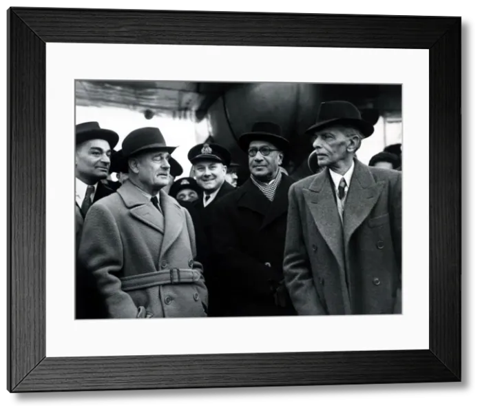 Framed Print : Mohammed Ali Jinnah President of the Moslim League and Lord Wavell circa 1947 Framed Print : Mohammed Ali Jinnah President of the Moslim League and Lord Wavell circa 1947